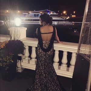 Only been worn once for 1 hour!